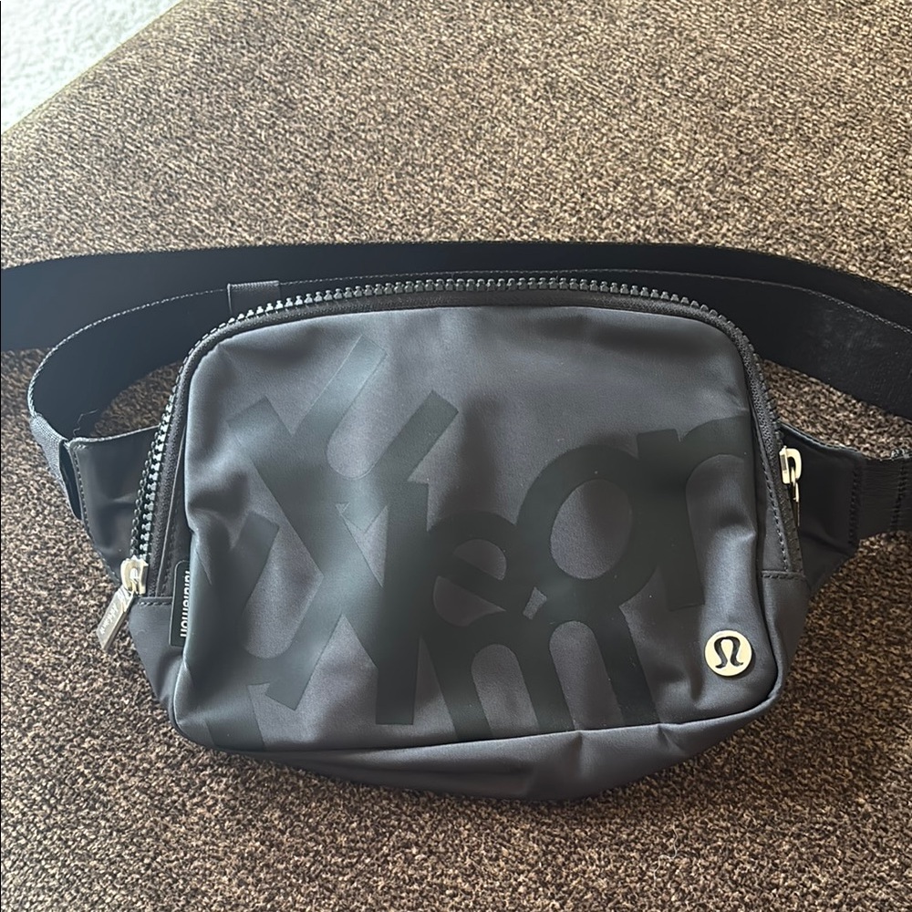 lululemon athletica Black Belt Bag with Adjustable Strap 2ml